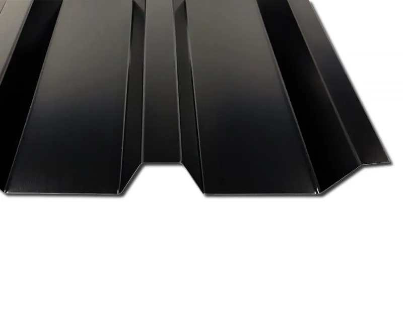 Schwarz wie die Nach: unser Trapezblech T-35M/1050 mit 35 µm Polyesterbeschichtung. Im Dunkeln nahezu unsichtbar.